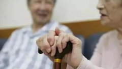 <b>帮你算算,存钱养老和社保养老哪个更划算!可别再选错了</b>